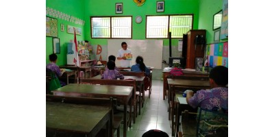 Ekstrakurikuler Menggambar dan mewarnai